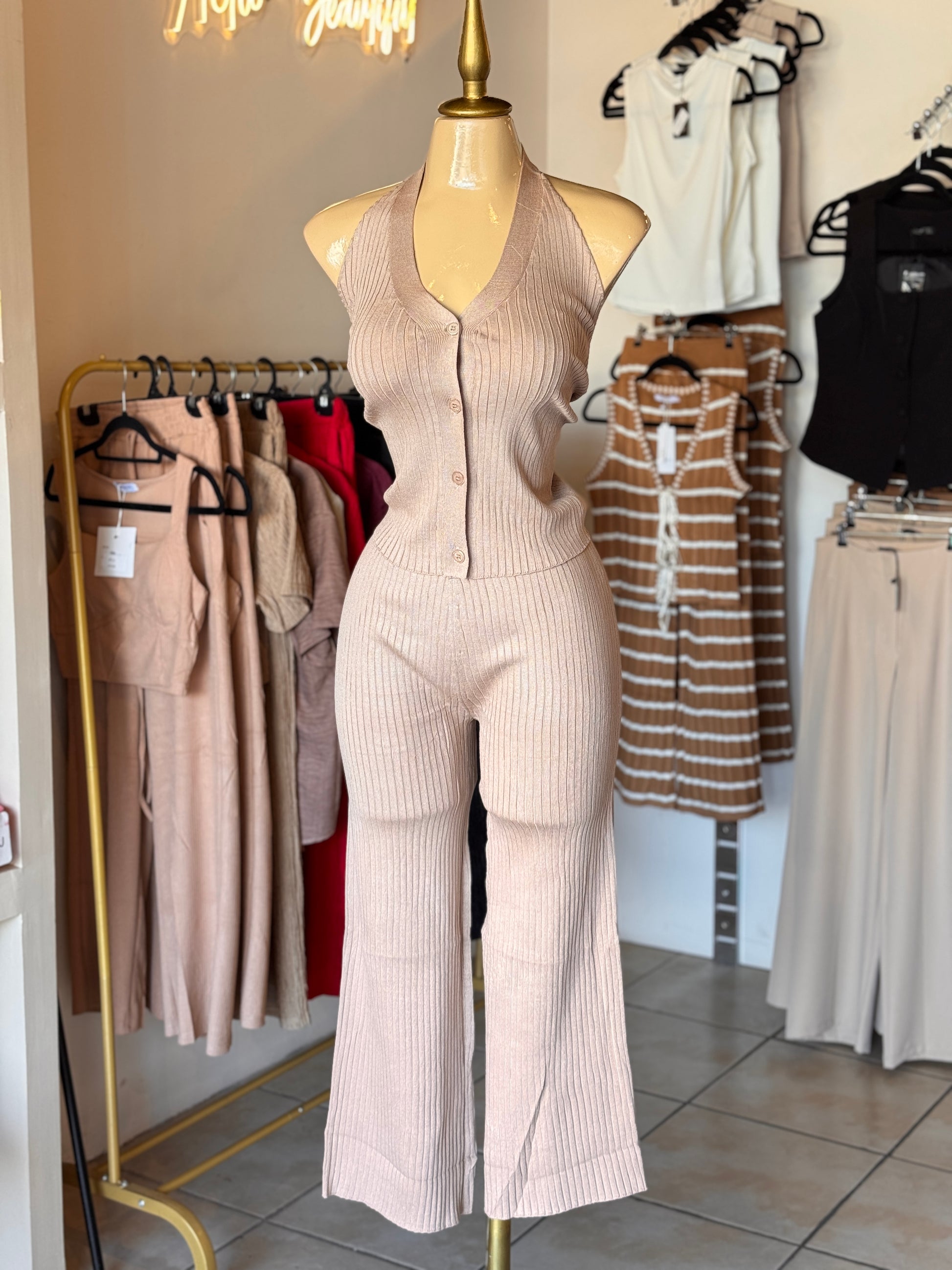Conjunto blusa halter y pantalón