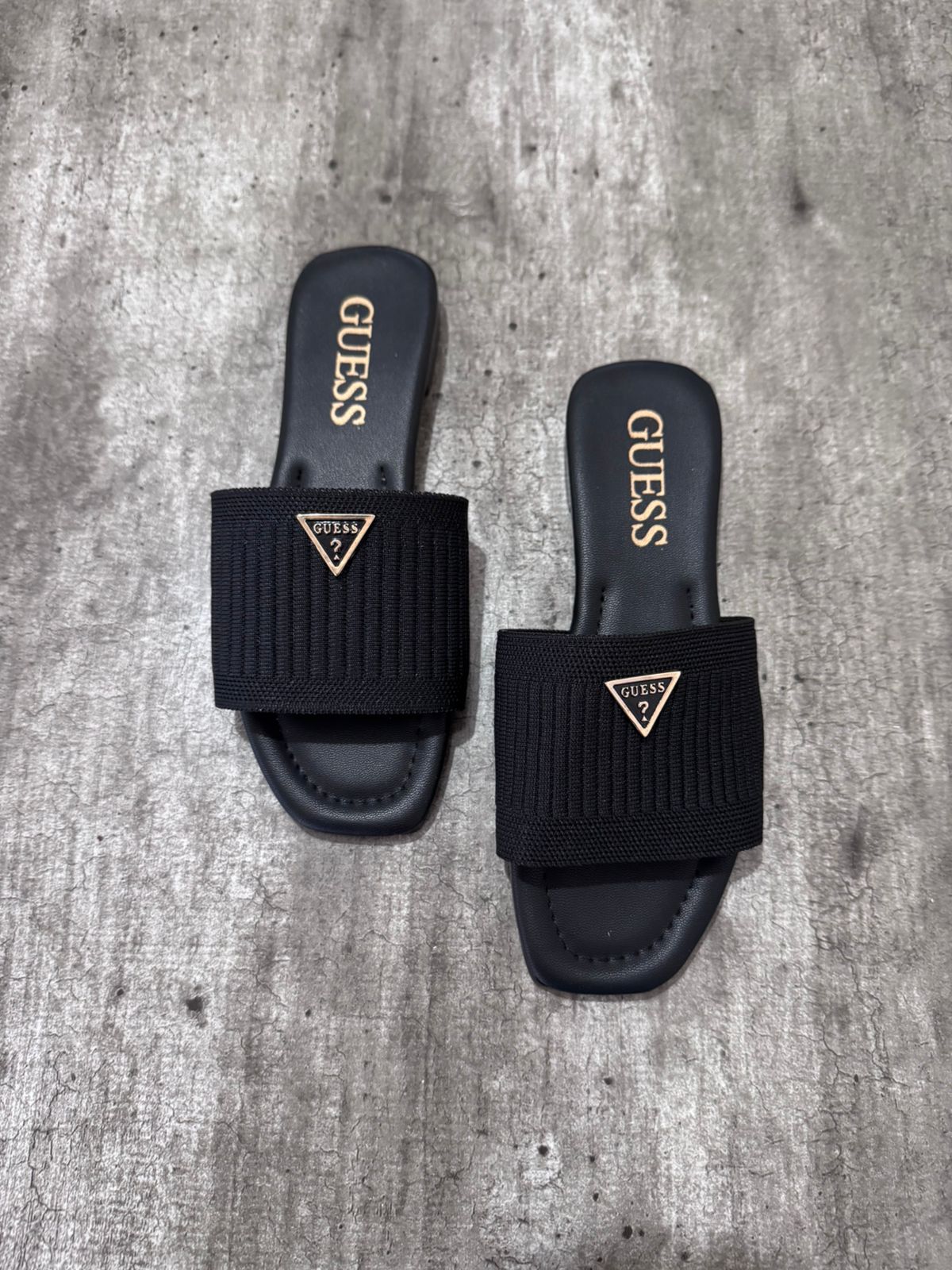 Sandalia Guess