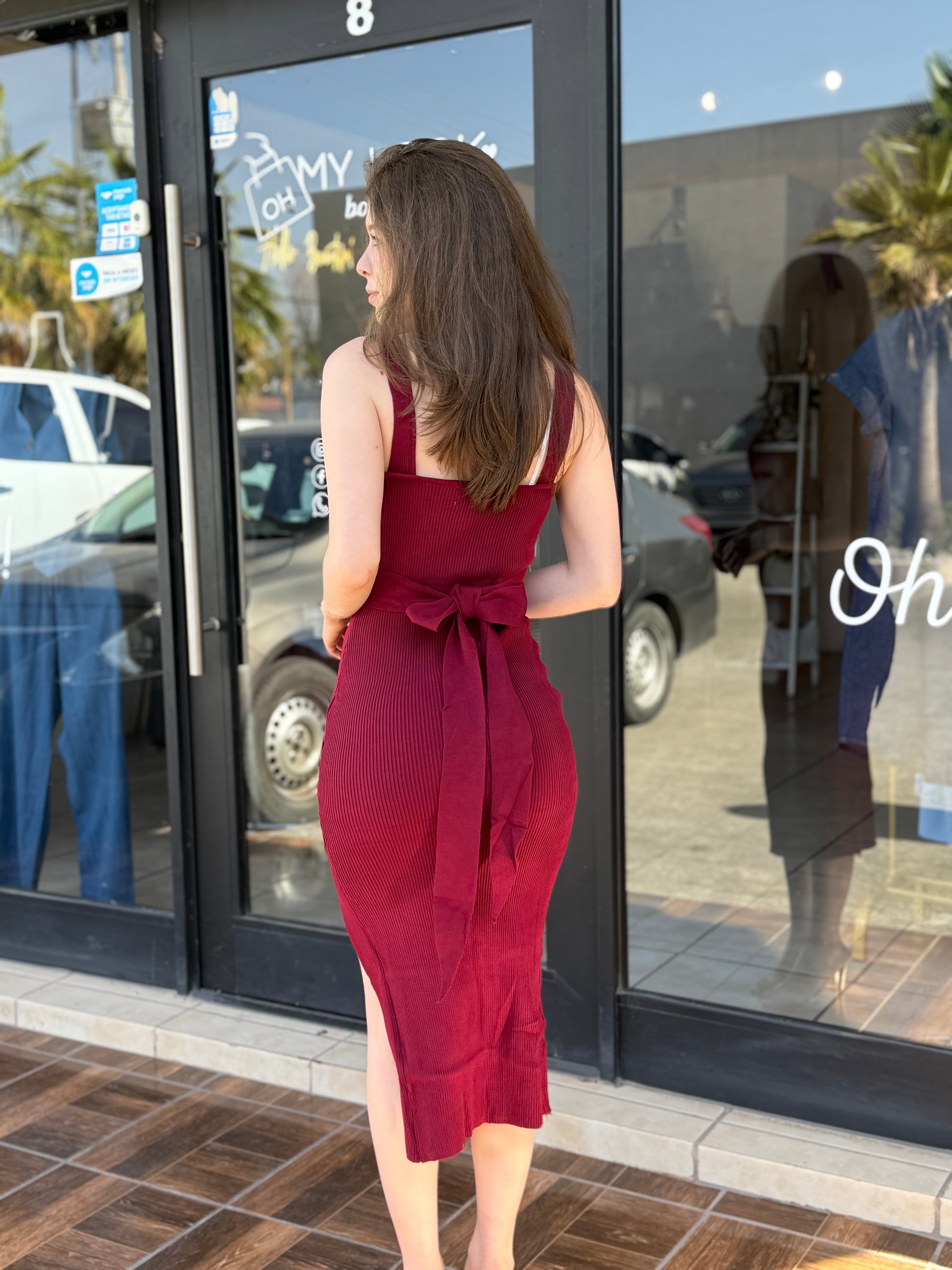 OML-20 vestido básico con moño atrás