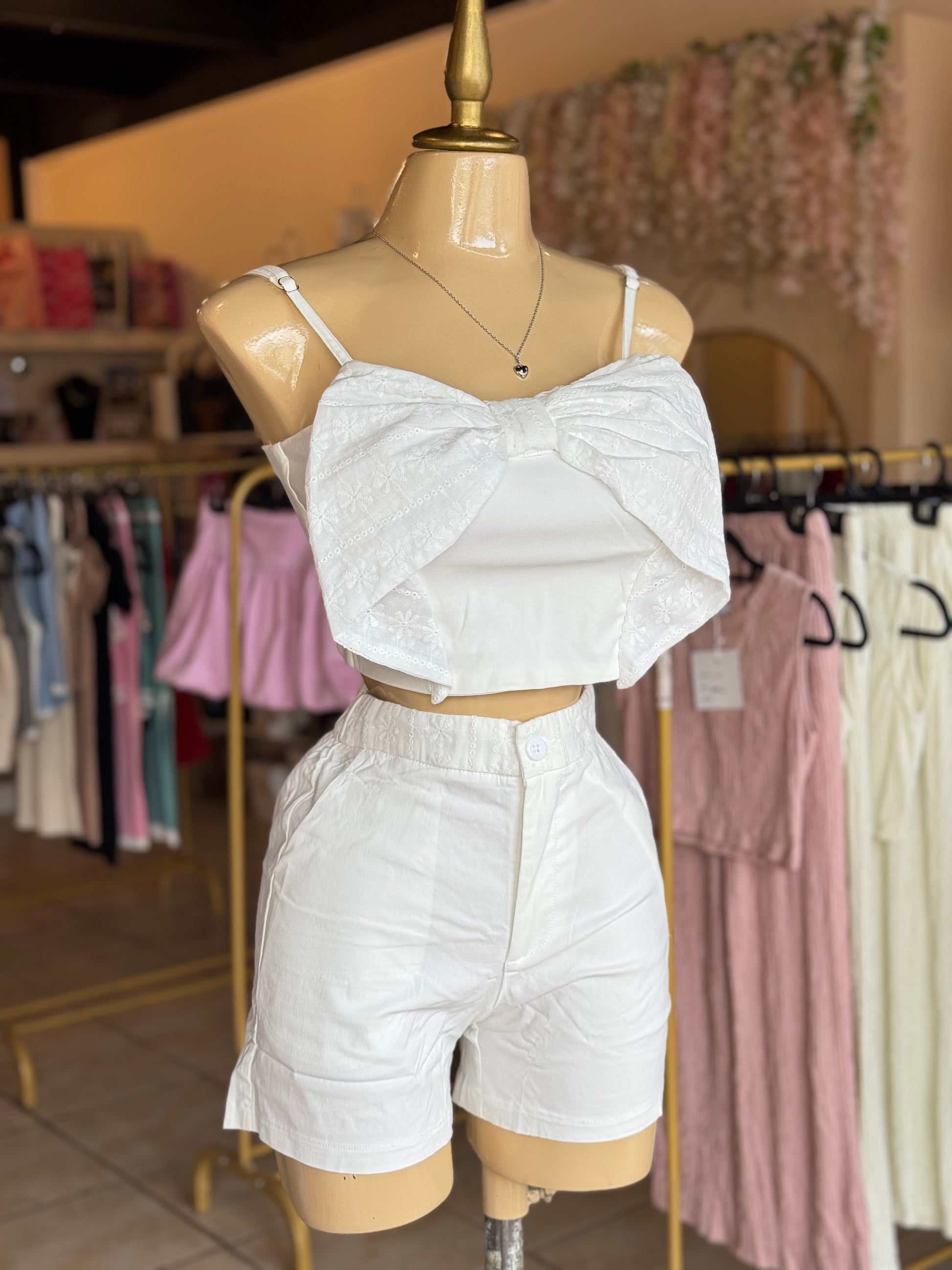 Short con detalle de encaje PS925