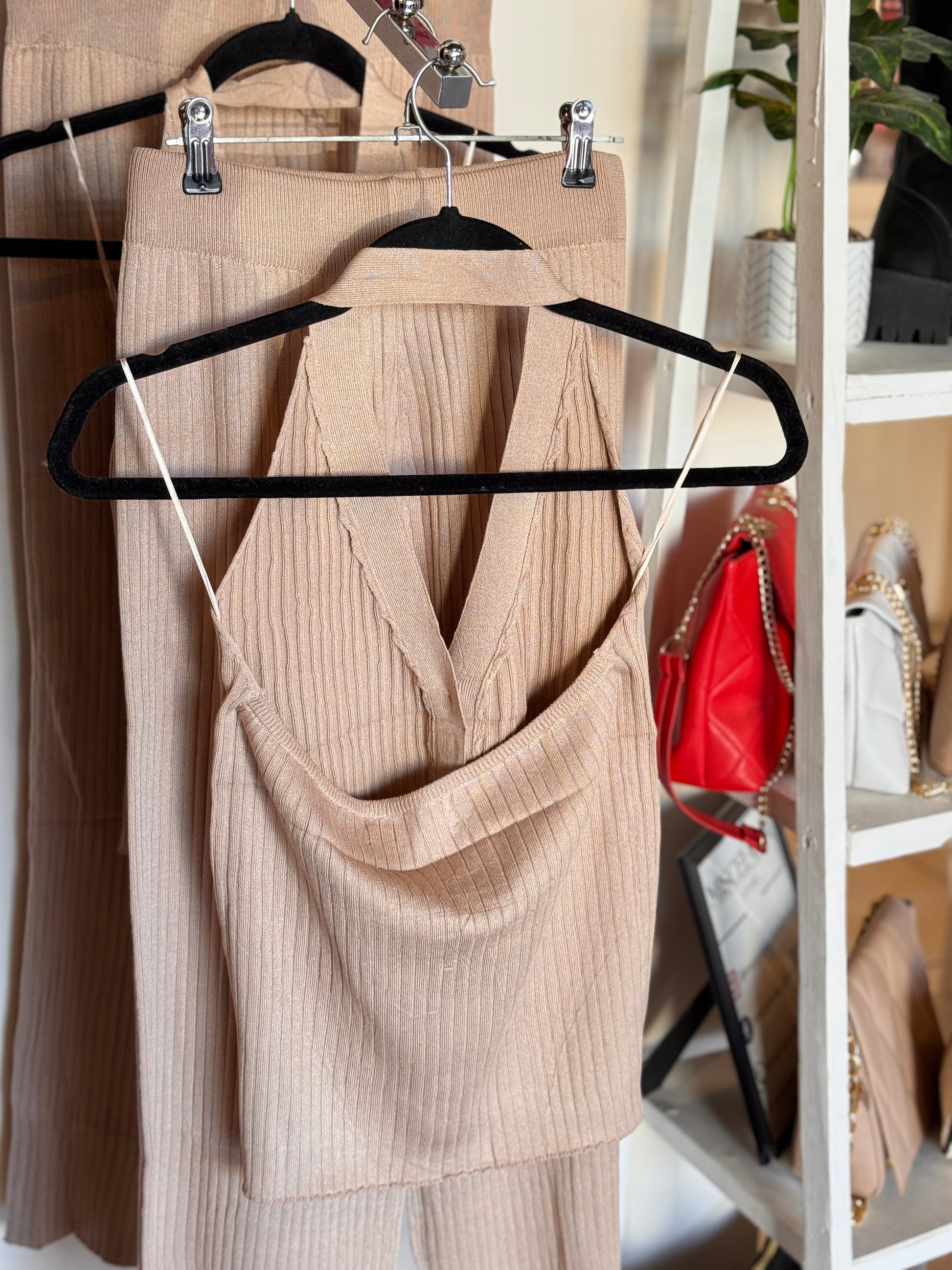 Conjunto blusa halter y pantalón