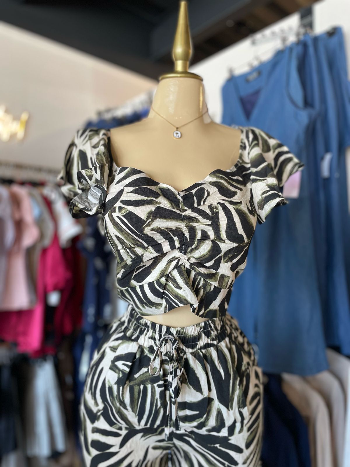 AF-76 conjunto top y pantalón hojas