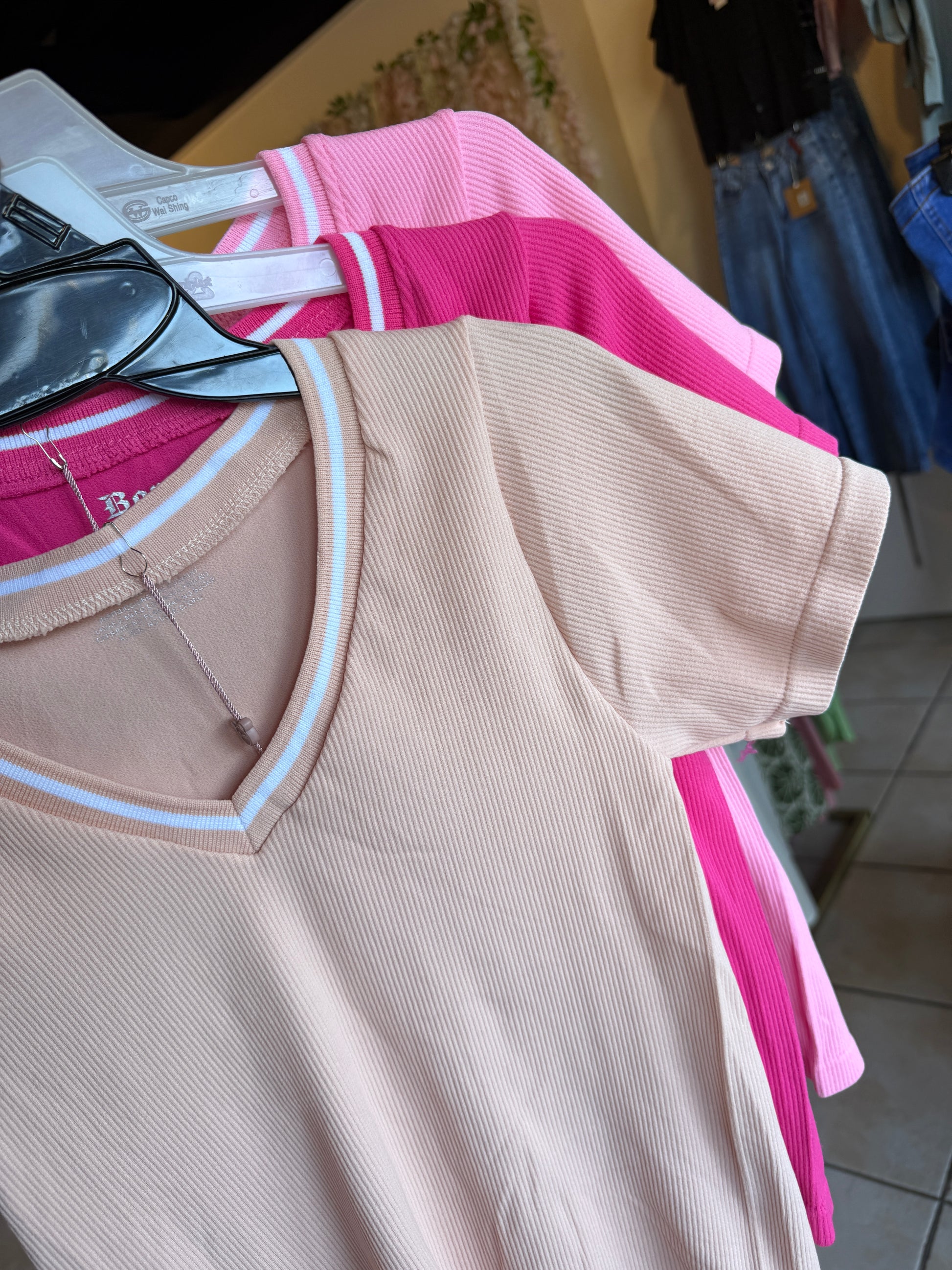 OML-21 blusa básica con contraste en cuello